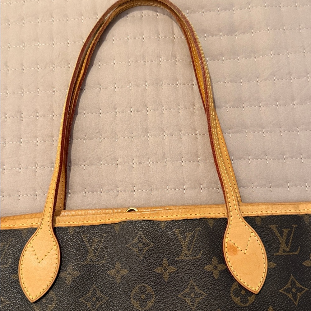 Authentic Louis Vuitton never full monogram MM - Picture 8 of 17